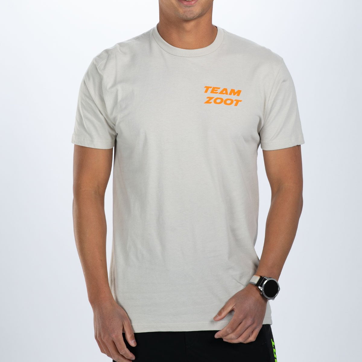 Zoot Sports LIFESTYLE Men's Tee - Team Zoot 2025 - Sand