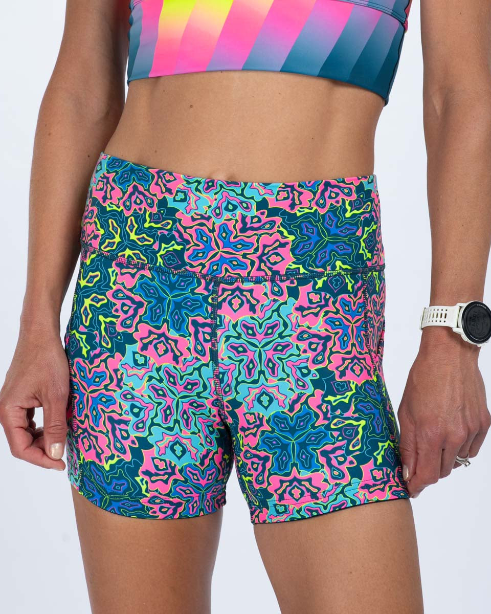 Zoot Sports RUN BOTTOMS Women's Ltd Run 4" Pulse High-Rise Short - Costa Del Sol