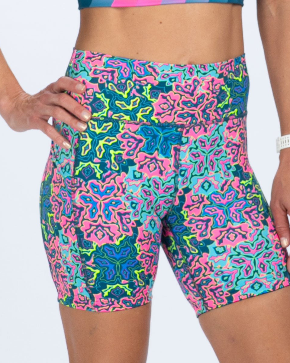 Zoot Sports RUN BOTTOMS Women's Ltd Run 6" Pulse High-Rise Short - Costa Del Sol