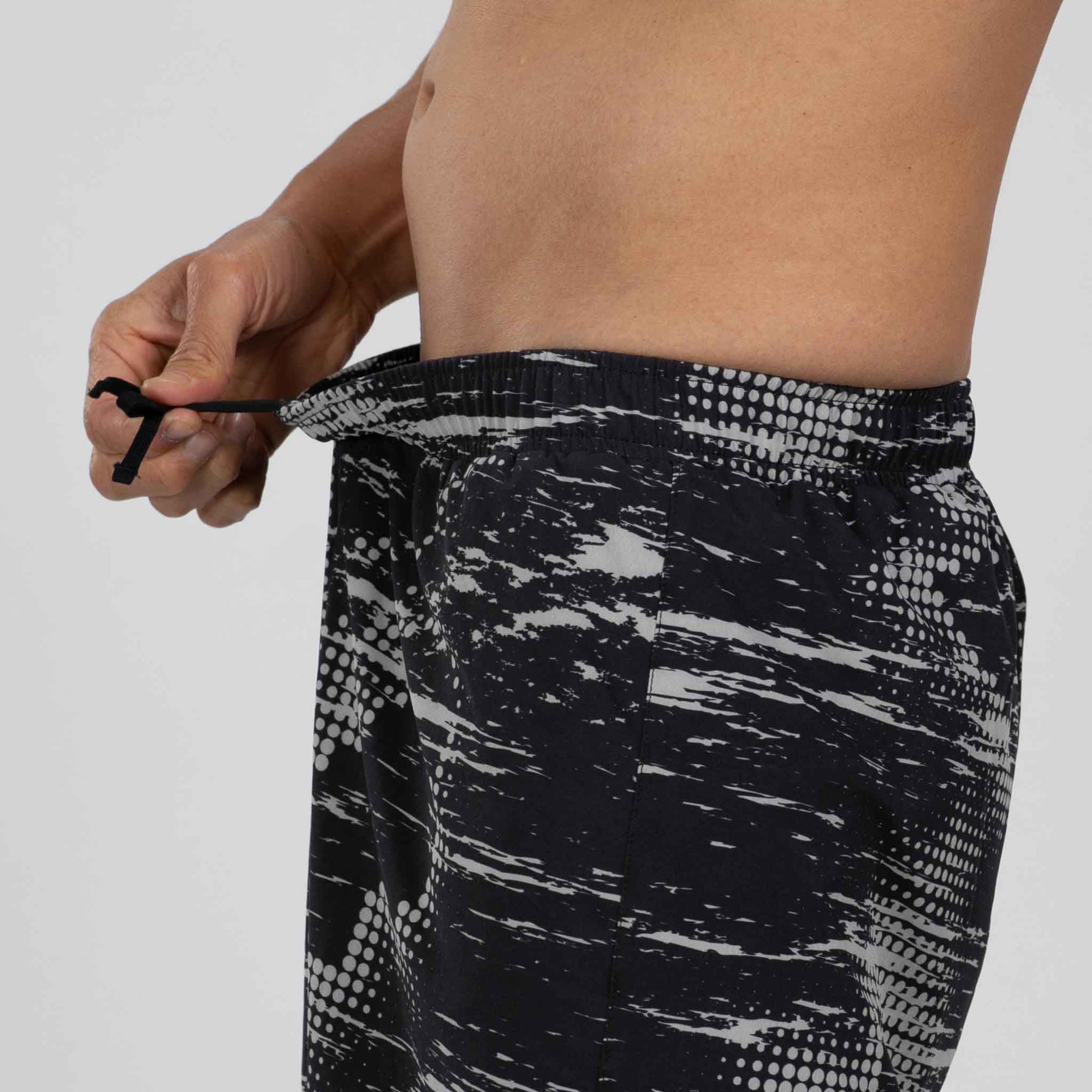 Zoot Sports RUN BOTTOMS Men's Ltd Run 7" Short - Distortion