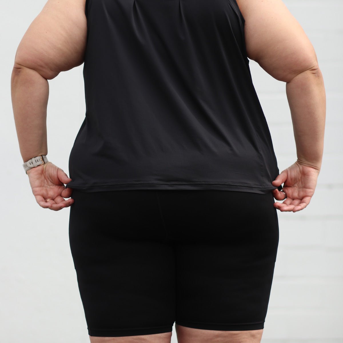 Zoot Sports RUN BOTTOMS Women's Athena Elite Run 8" Pulse Short - Jet Black