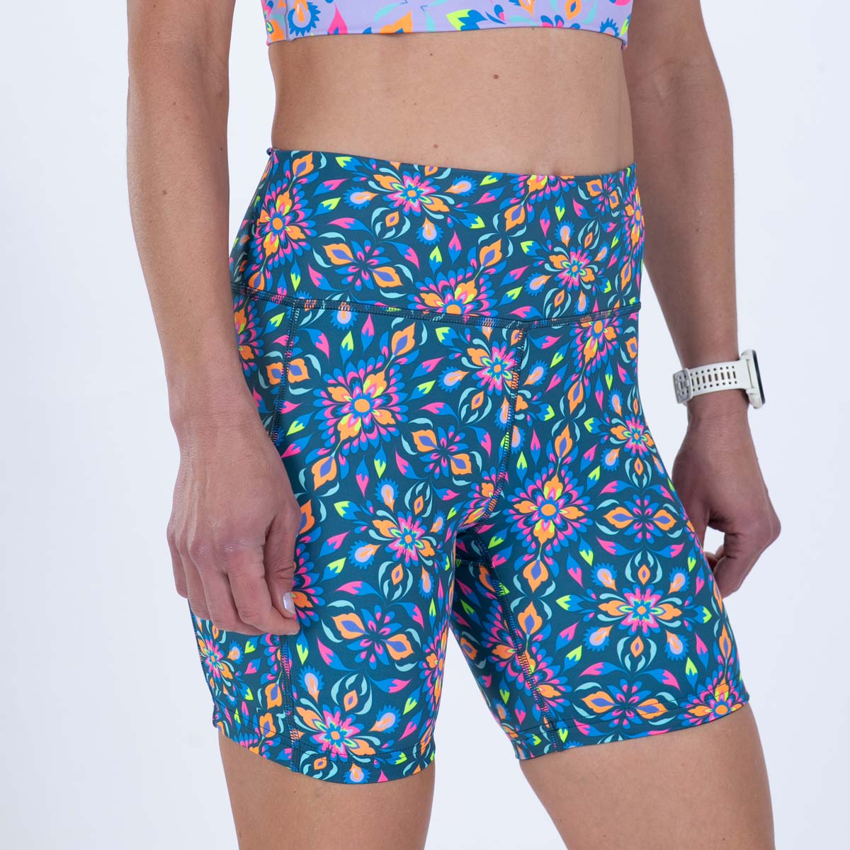 Zoot Sports RUN BOTTOMS Women's Ltd Run 6" Pulse High-Rise Short - Kaleidoscope