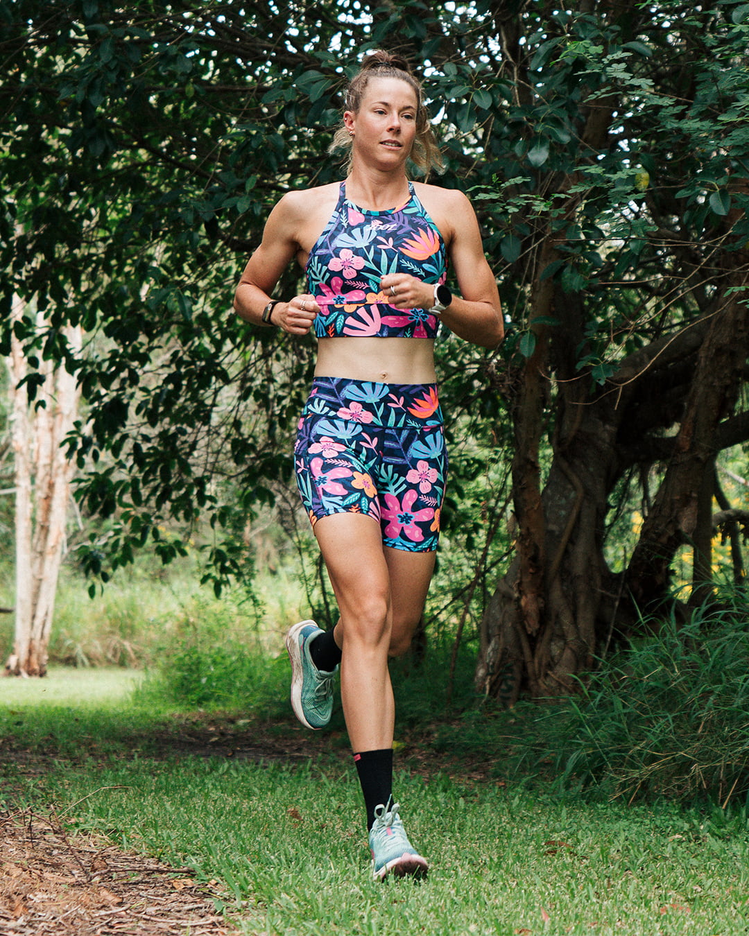Zoot Sports RUN SHORTS 8" INSEAM Women's Ltd Run 8" Pulse High-Rise Short - Florescence