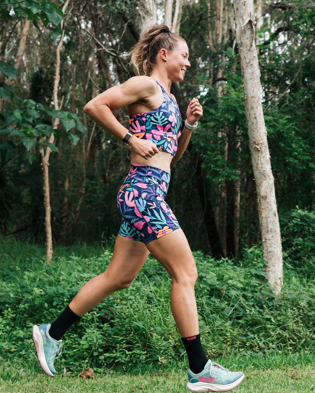 Zoot Sports RUN SHORTS 8" INSEAM Women's Ltd Run 8" Pulse High-Rise Short - Florescence